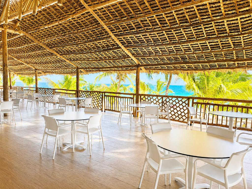 Sandies Nungwi dining