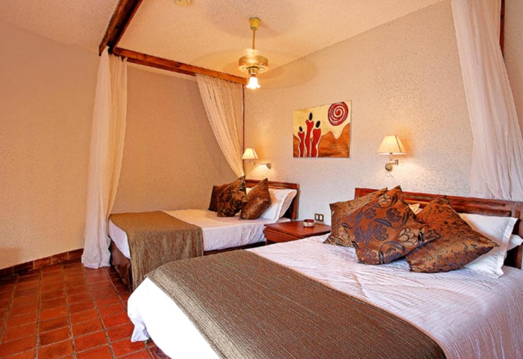 Tarangire sopa inside room