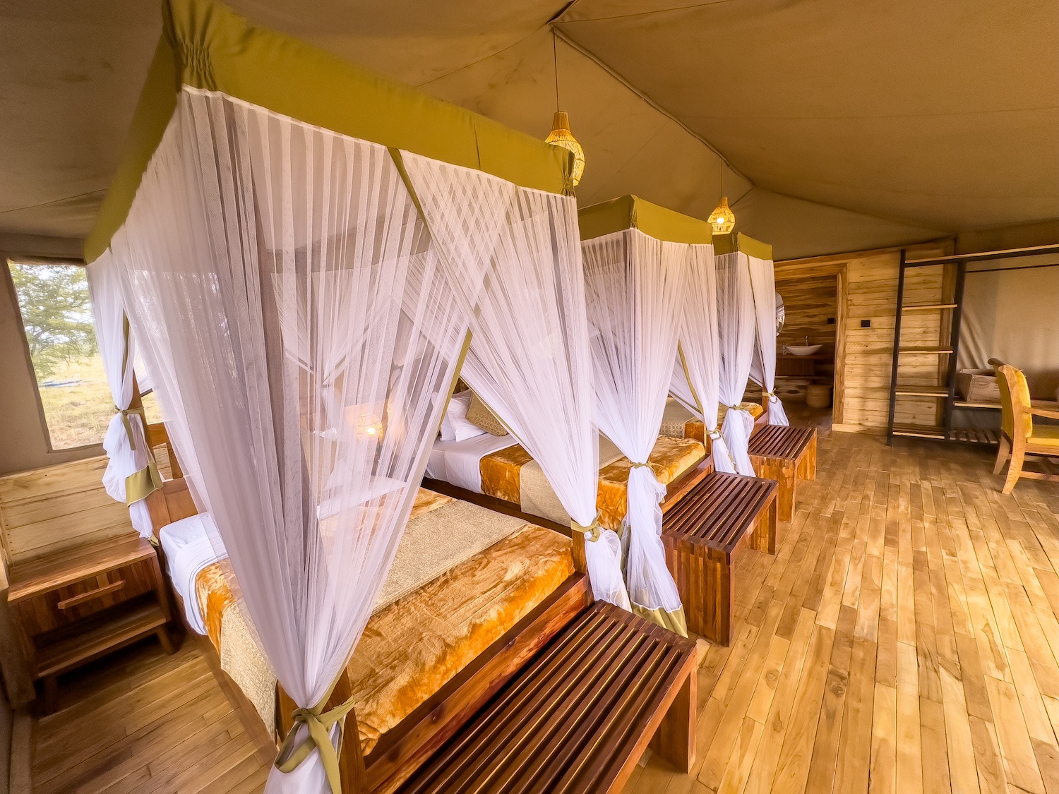 Tukaone mwaloni family room