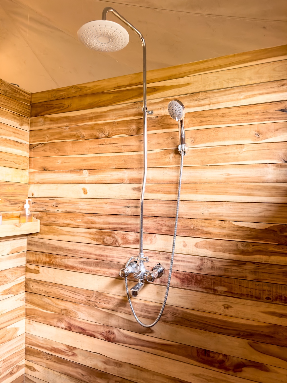 Tukaone mwaloni shower