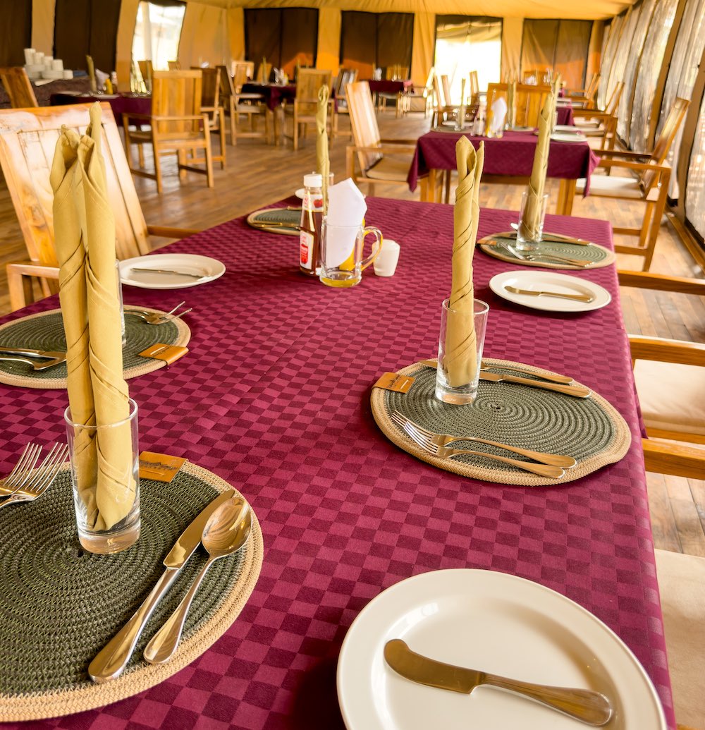 tukaone mwaloni camp dining