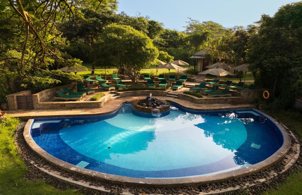Lake Elmenteita Serena Camp pool