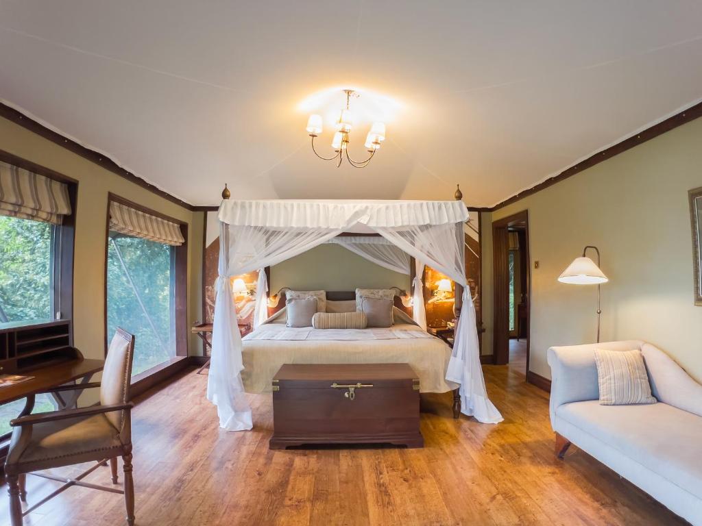 Lake Elmenteita Serena Camp room