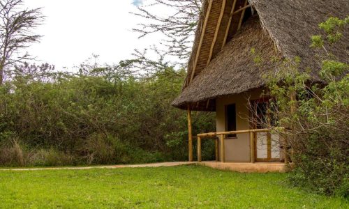 Ziwa Bush Lodge outside